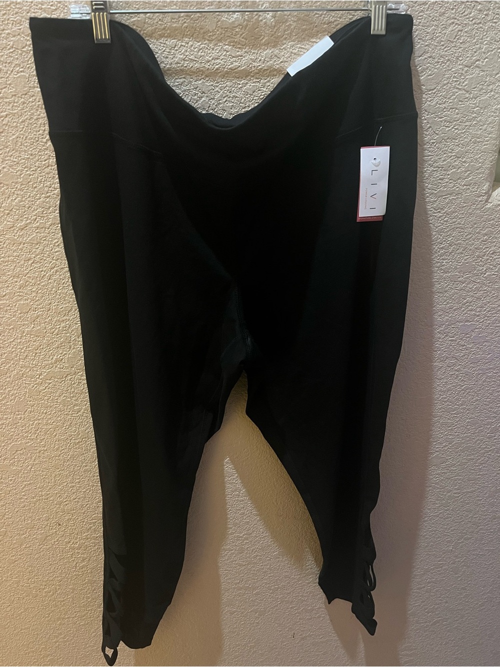 Lane Bryant LIVI Black Cropped Leggings with Tag